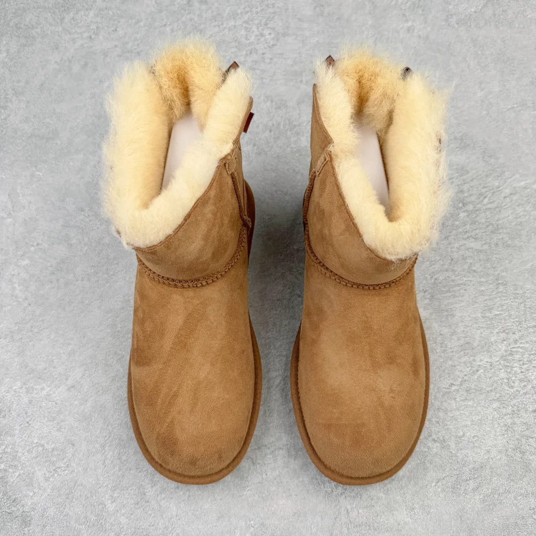 Pick up locally 💰520 UGG 6501 single ribbon bow autumn and winter sheep fur integrated snow boots. All shoes are made from the same factory as ZP. Longfeng A-grade Australian imported sheep fur integrated women's boots. Brand OEM production line. Fully follow the ZP process. OEM original pattern maker. Adhering to the principle of no original shoes and no development selection. Pay attention to every detail. The most authentic version on the market TREADLITE "Light Wing" technology outsole Lightweight/durable/flexible/pile size: 35 36 37 38 39 40 Coding: by2936080